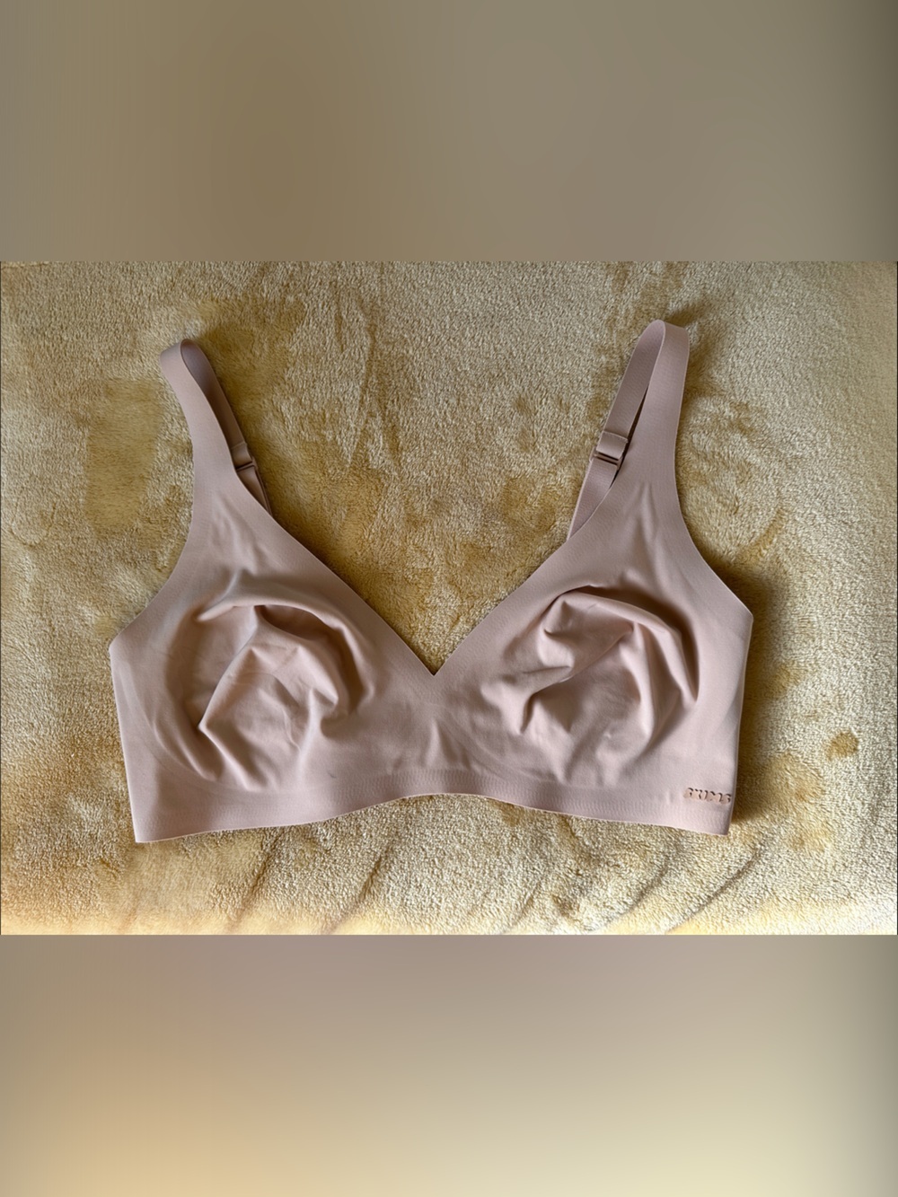 SKIMS Beige V-Neck Wireless Seamless Bra EUC - Picture 2 of 6